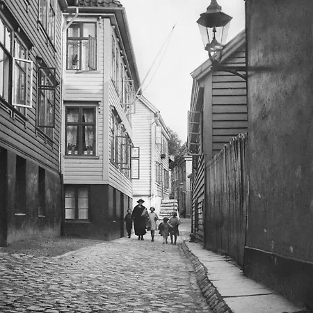 Bryggen Hideaway I Lux Feeling & Private Patio Apartment *