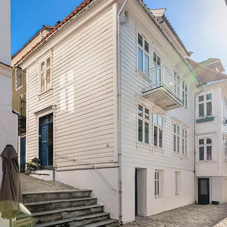 Bryggen Hideaway I Lux Feeling & Private Patio Apartment
